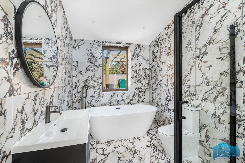 Property photo 3 of 18 Picture No. 21