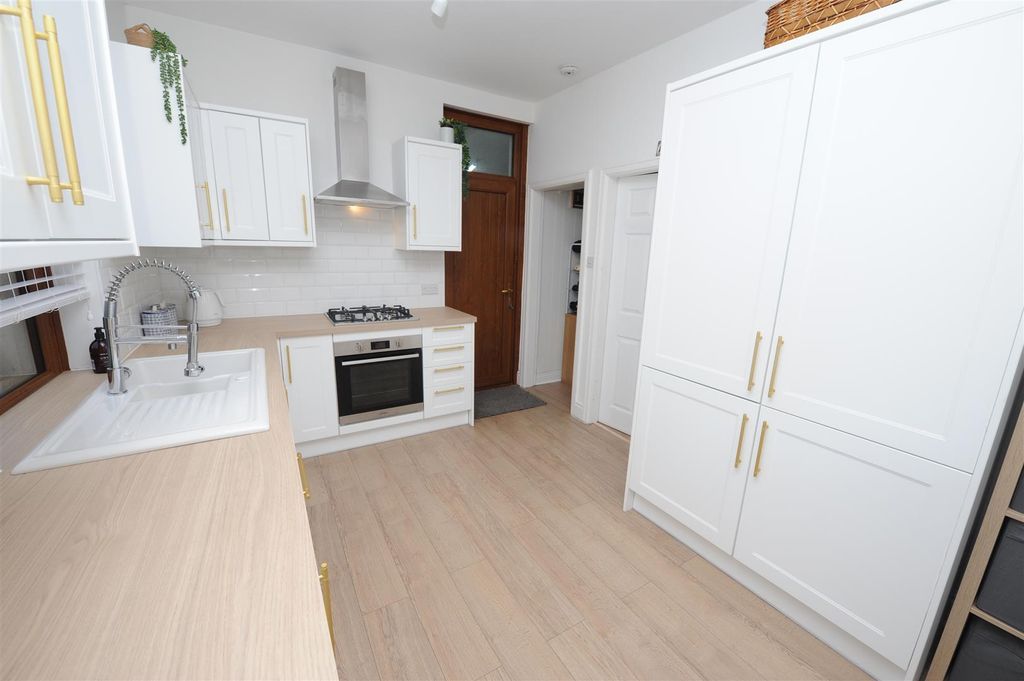 Property photo 3 of 23