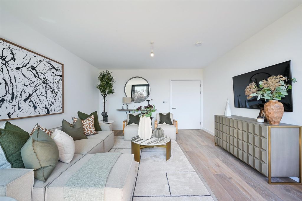 Property photo 3 of 17 Cottenham Park Road, 37, 2- (2).Jpg