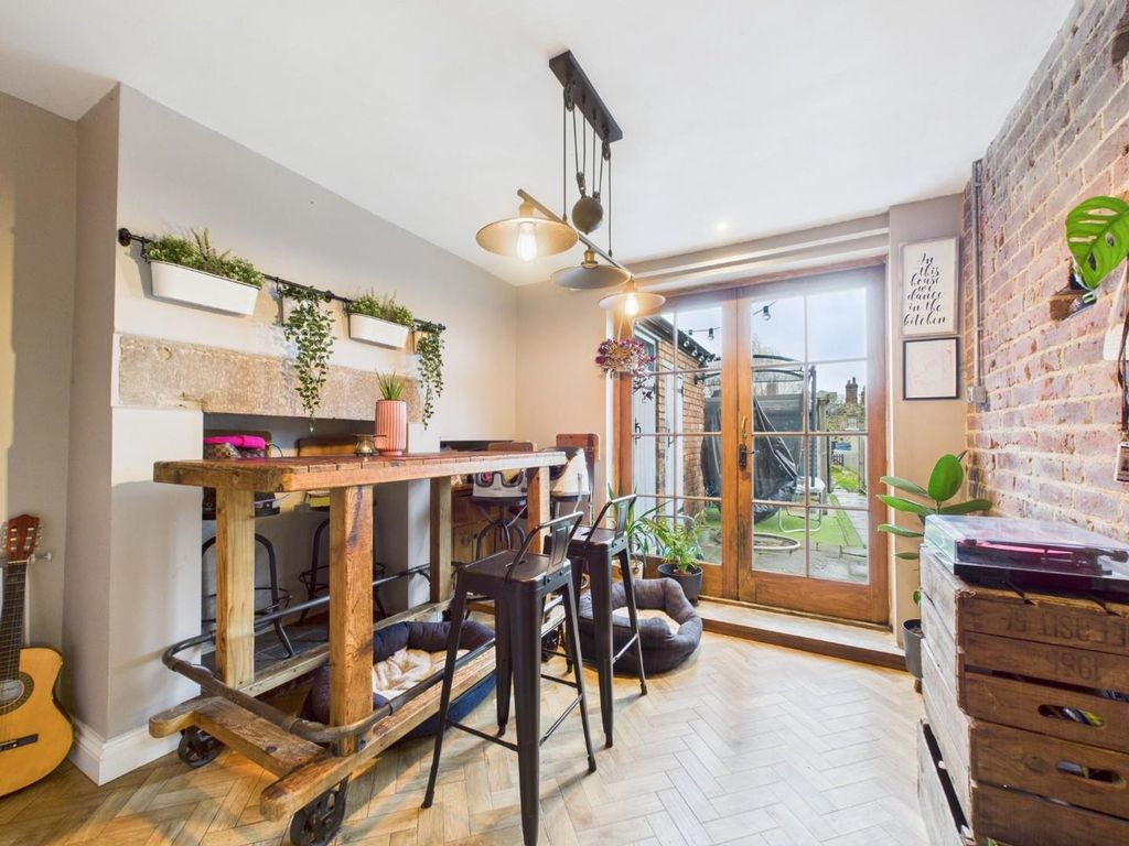 Property photo 3 of 33 Dining Room