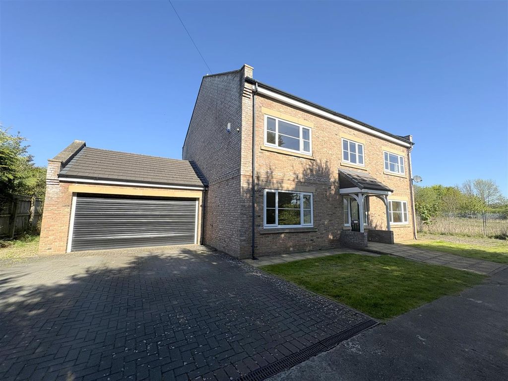 Property photo 1 of 28 Externally