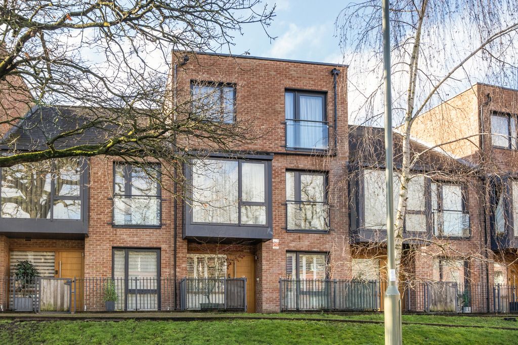 Property photo 1 of 23 1407265-22-698356...