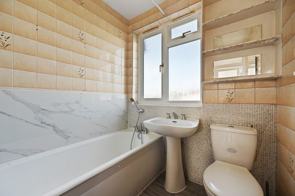 Property photo 3 of 7 Cs - 269 Kings Road - Bathroom3 (1)