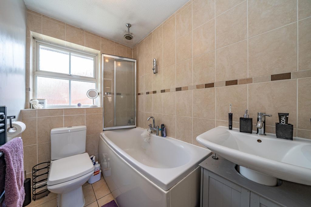 Property photo 3 of 11 53-Dalesford-Road-03461