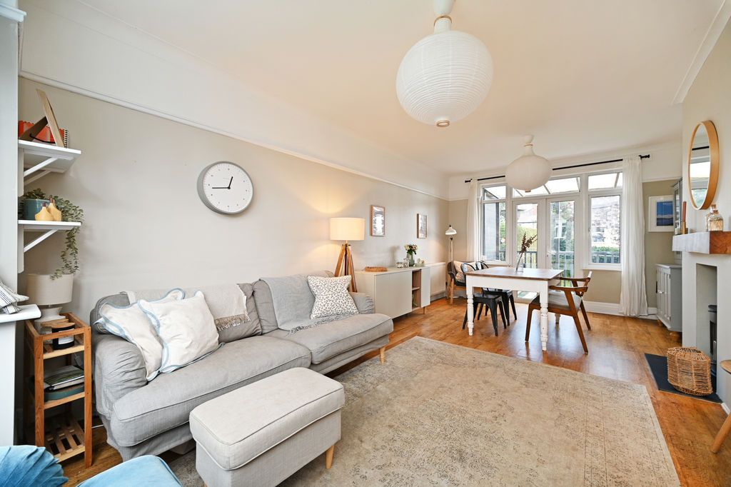 Property photo 2 of 27 Open Plan Living / Dining