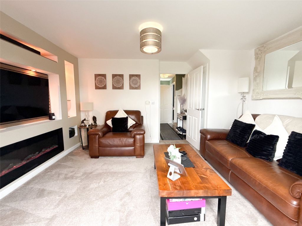 Property photo 2 of 12 Lounge