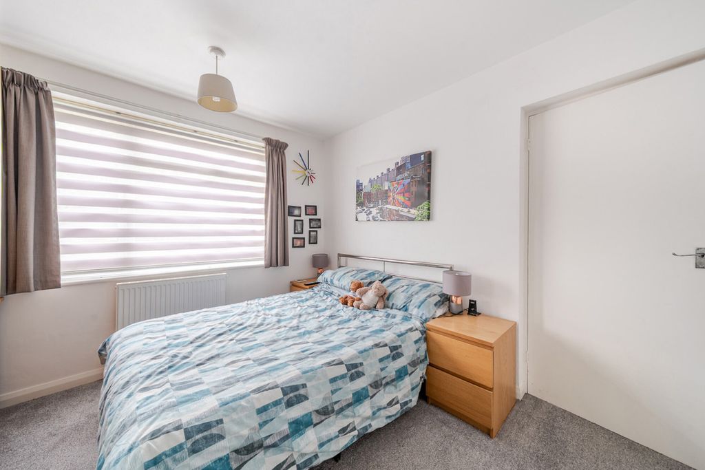 Property photo 3 of 15 1295869-16-682632...