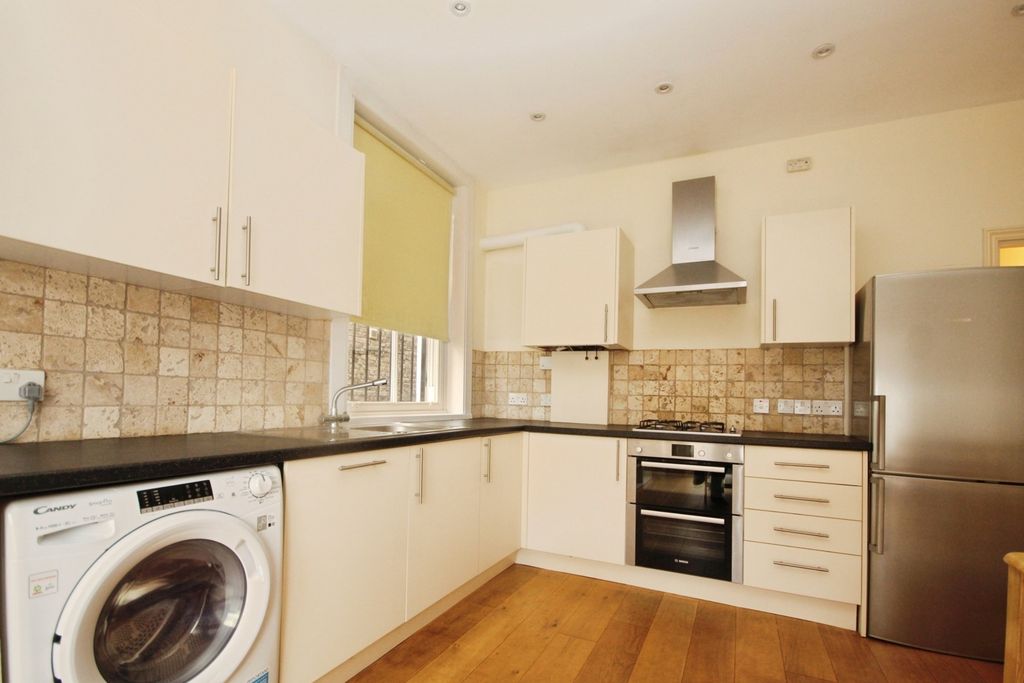 Property photo 2 of 11 Kitchen