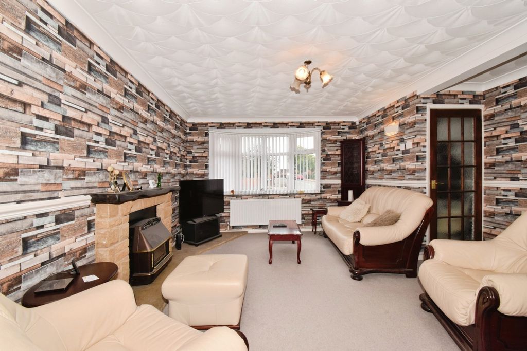 Property photo 2 of 17 Photo