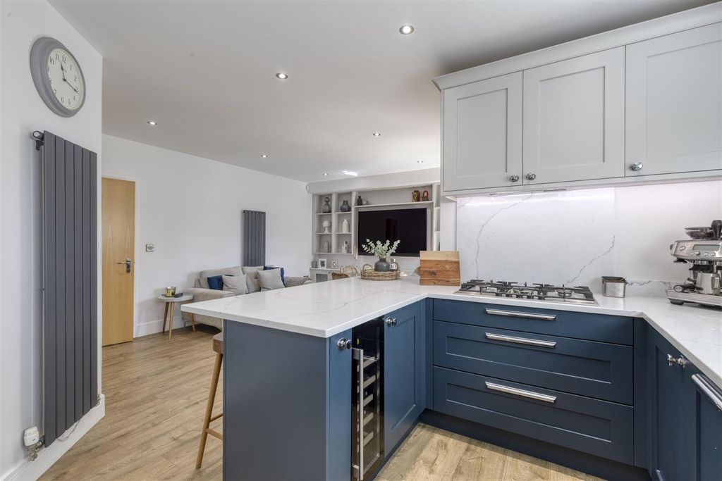 Property photo 2 of 51 3Gerardsgardens-13.Jpg