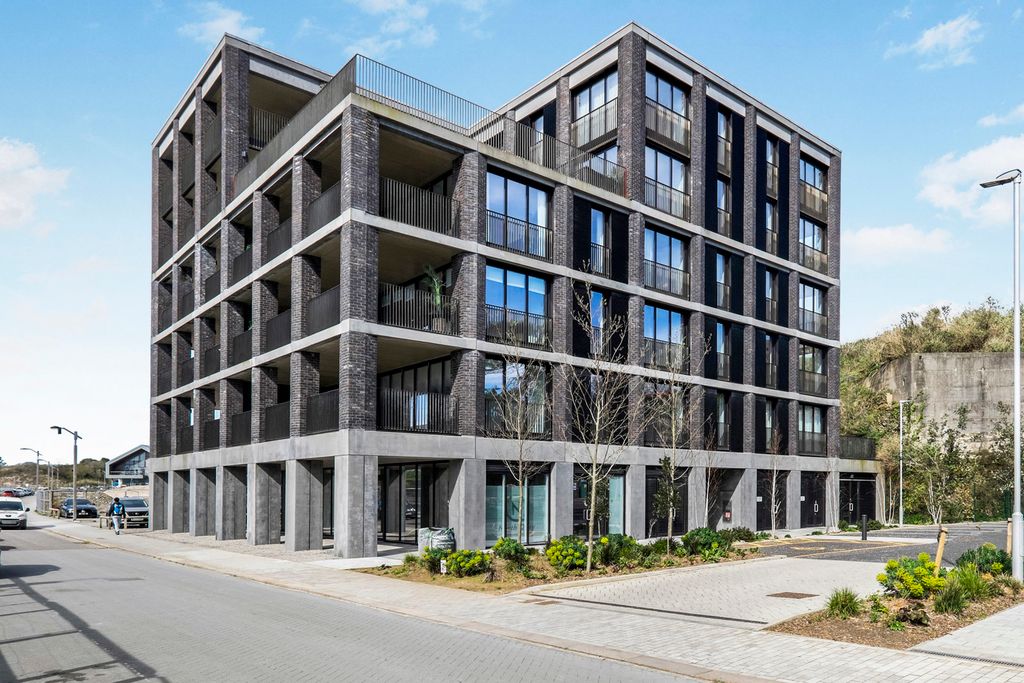 Property photo 1 of 20 Pbox-Img.Jpg