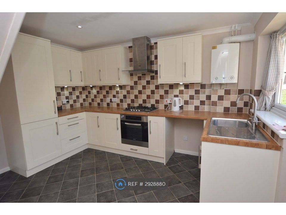 Property photo 3 of 7 Kitchen