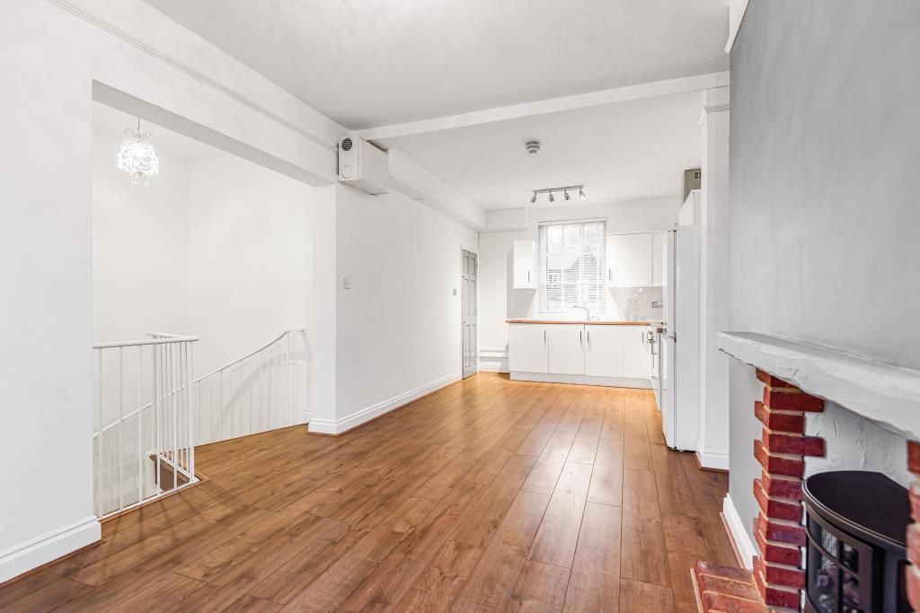 Property photo 3 of 11 Reception