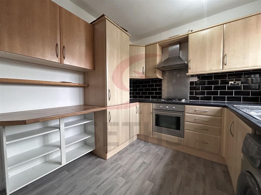 Property photo 3 of 23 Kitchen