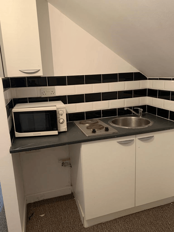 Property photo 1 of 7 Second Floor Studio Flat Close To Newbury Park Station - £775 Pcm