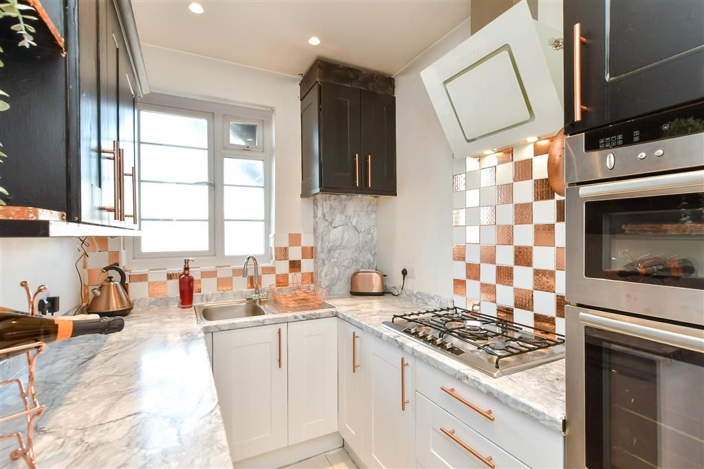 Property photo 3 of 9 Kitchen
