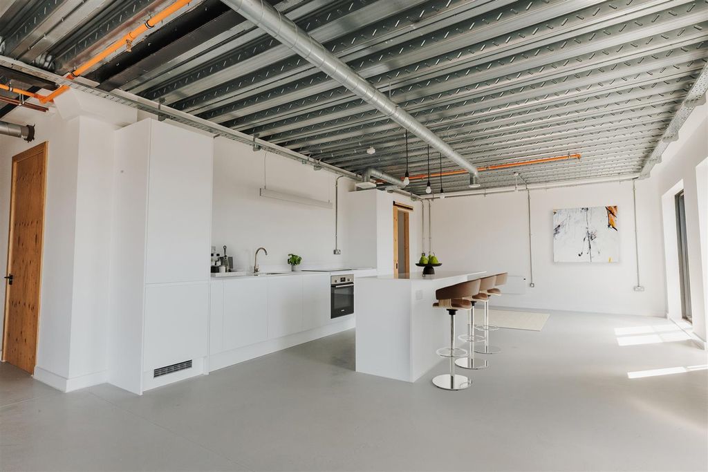 Property photo 2 of 11 Lwp10390-Hdr.Jpg