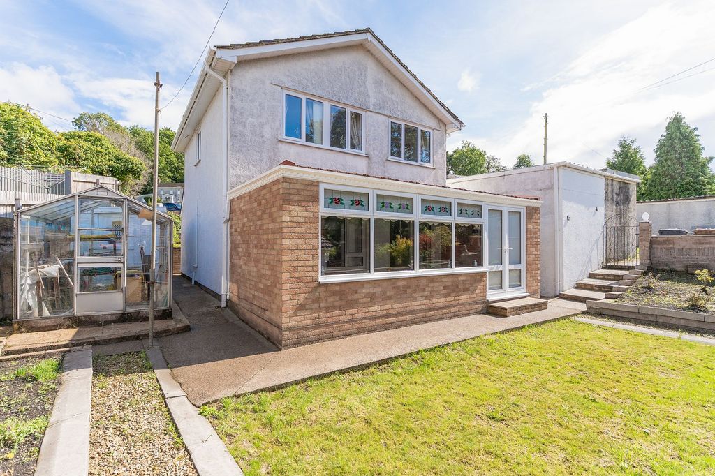 Property photo 2 of 22