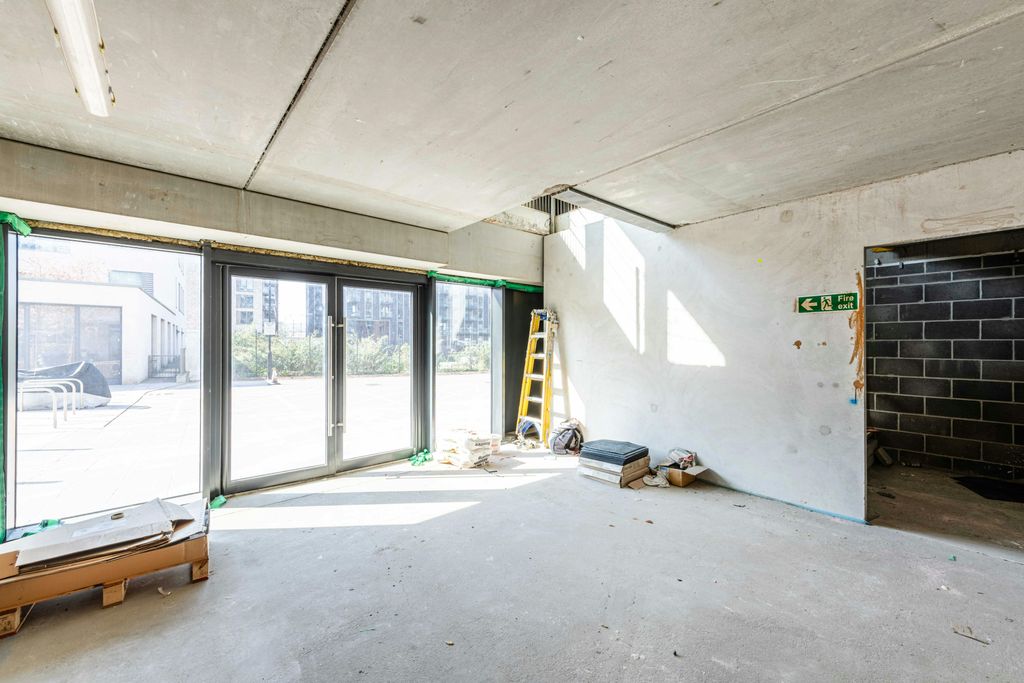 Property photo 2 of 18 Royal Wharf 2209  Low Res 6.Jpg