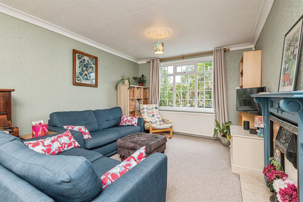 Property photo 2 of 17