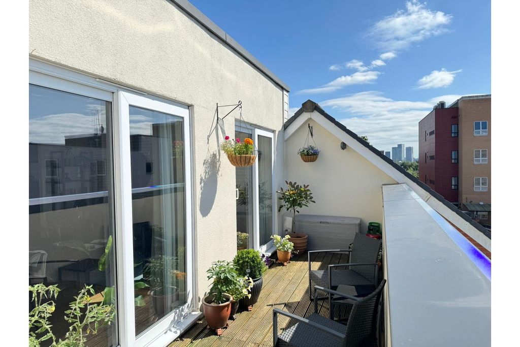 Property photo 1 of 18 Balcony