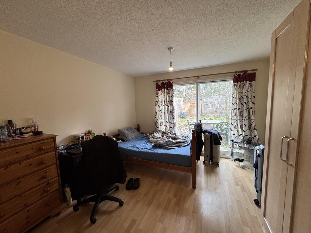 Property photo 3 of 11 Living Room