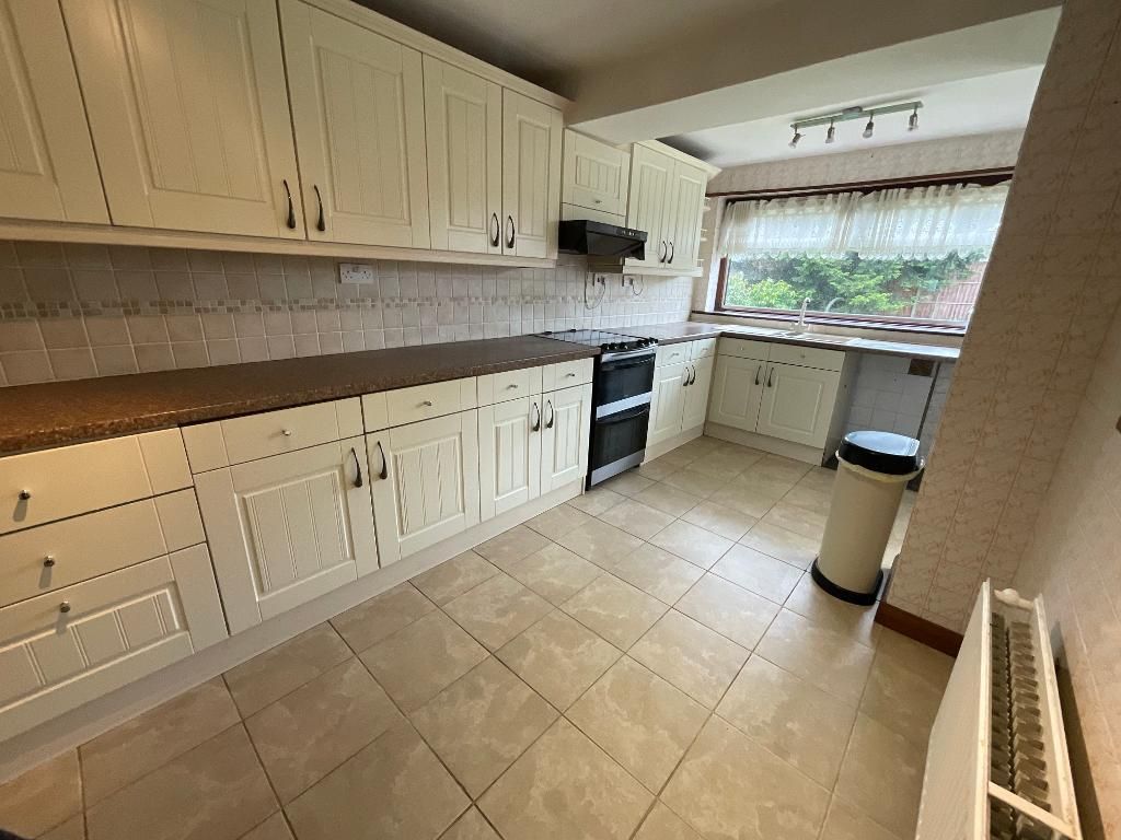 Property photo 2 of 18 Kitchen 17'5 x 7'5