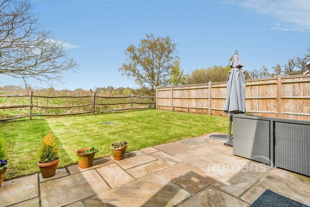 Property photo 3 of 9 Pbox-Img.Jpg