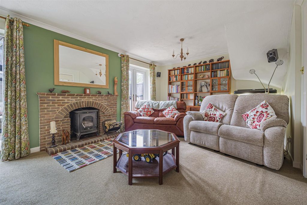 Property photo 3 of 25 Lounge