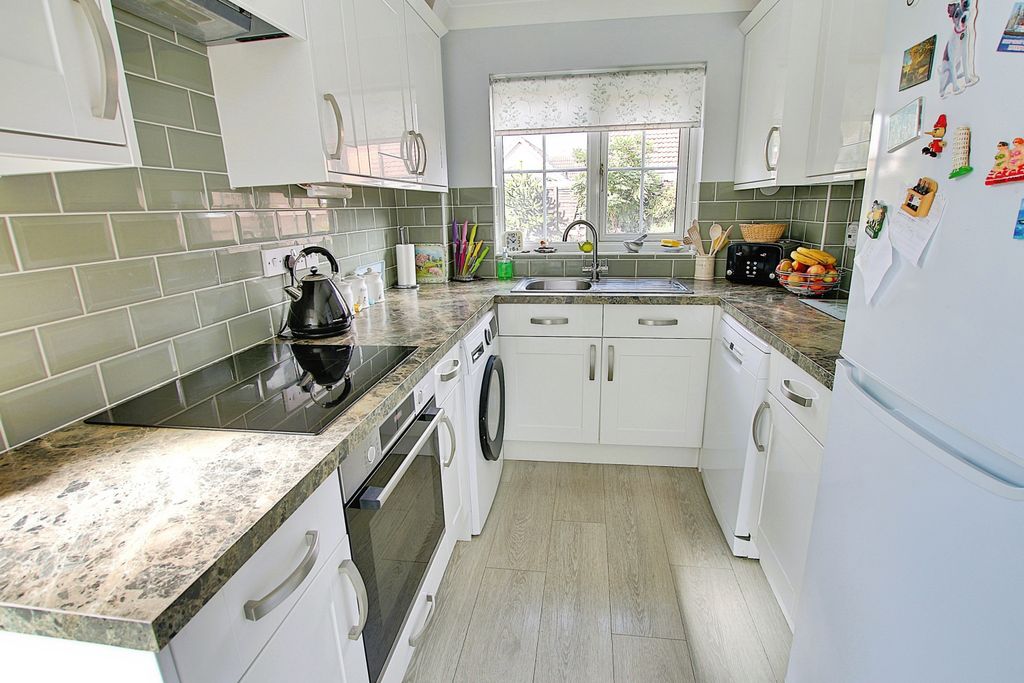 Property photo 3 of 11