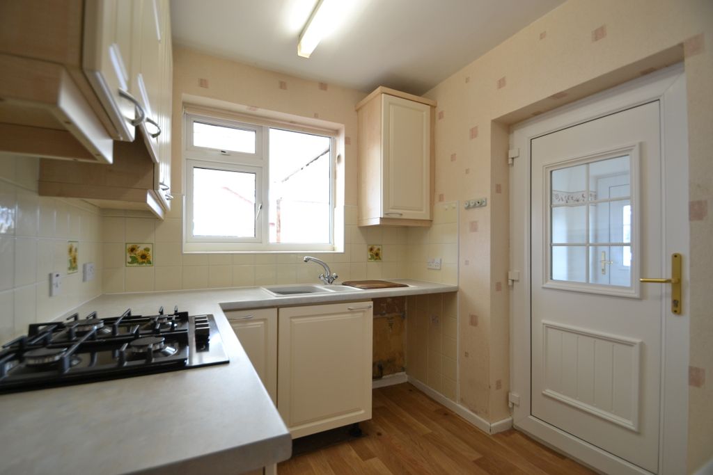 Property photo 3 of 8 Kitchen