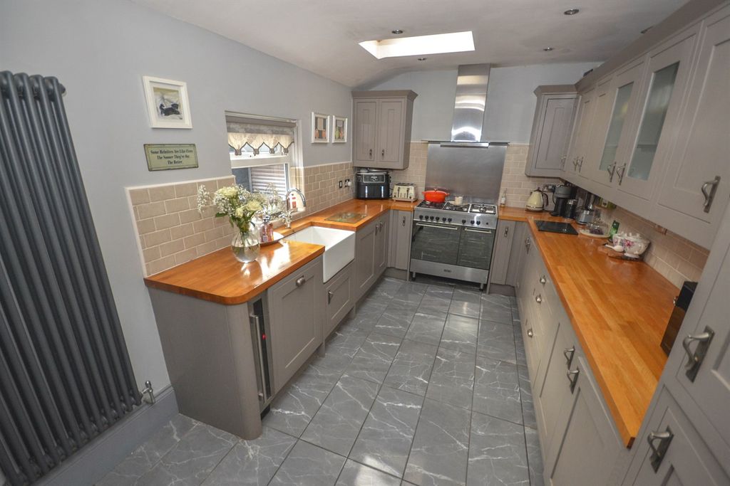 Property photo 3 of 21 Kitchen Breakfast Room