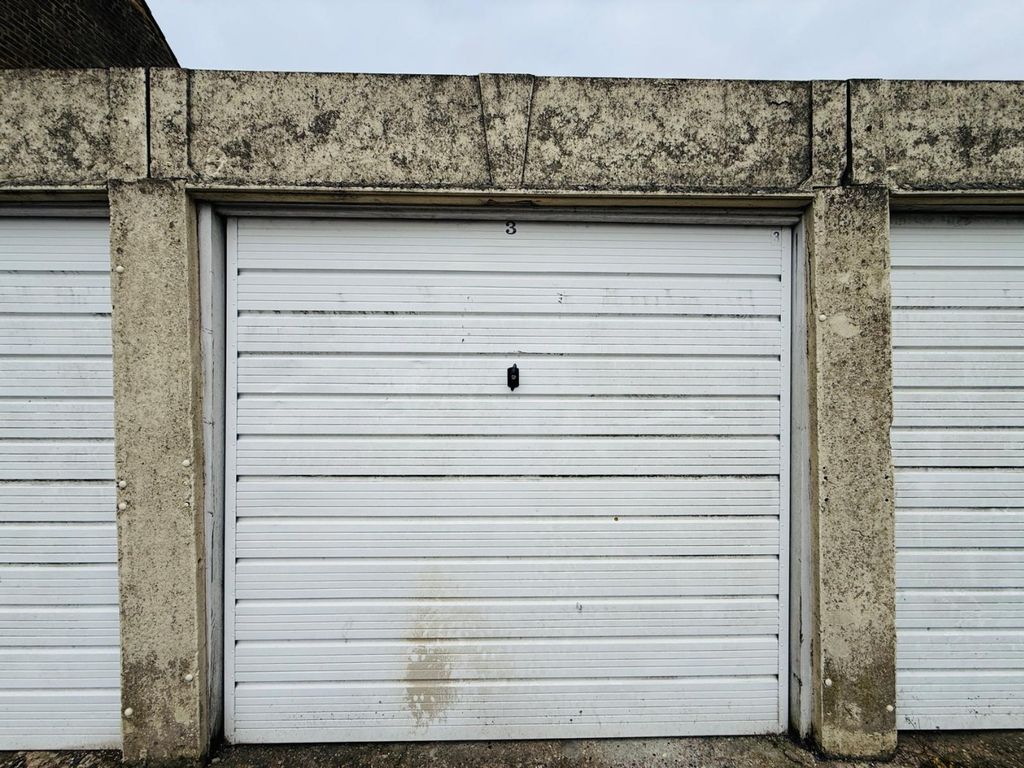 Property photo 3 of 4 5082892