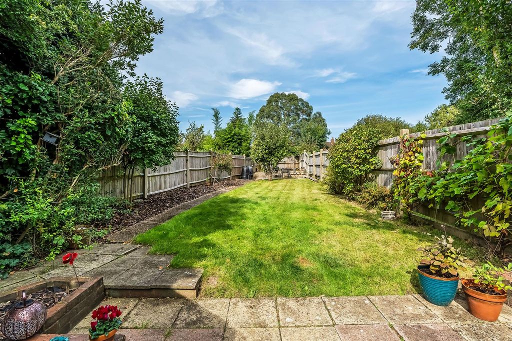 Property photo 2 of 32 84-Ockleys-Mead-28.Jpg