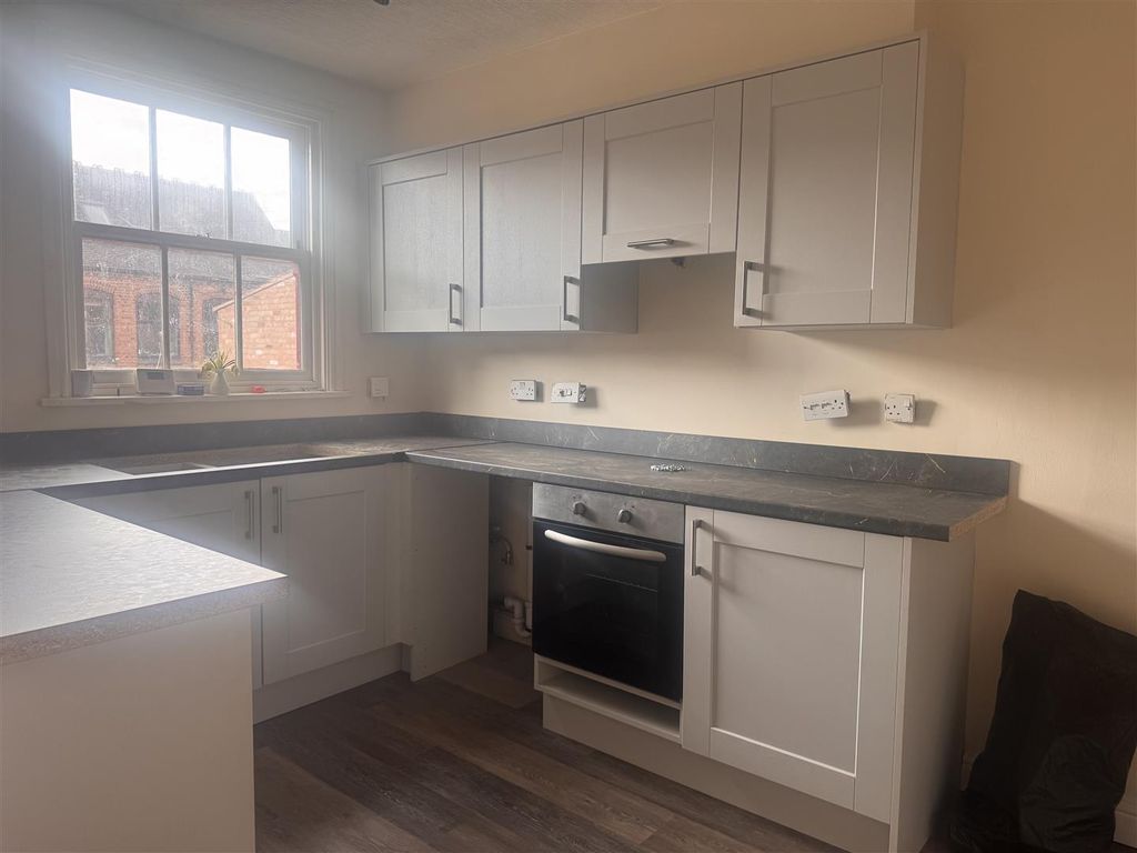 Property photo 2 of 6 Kitchen