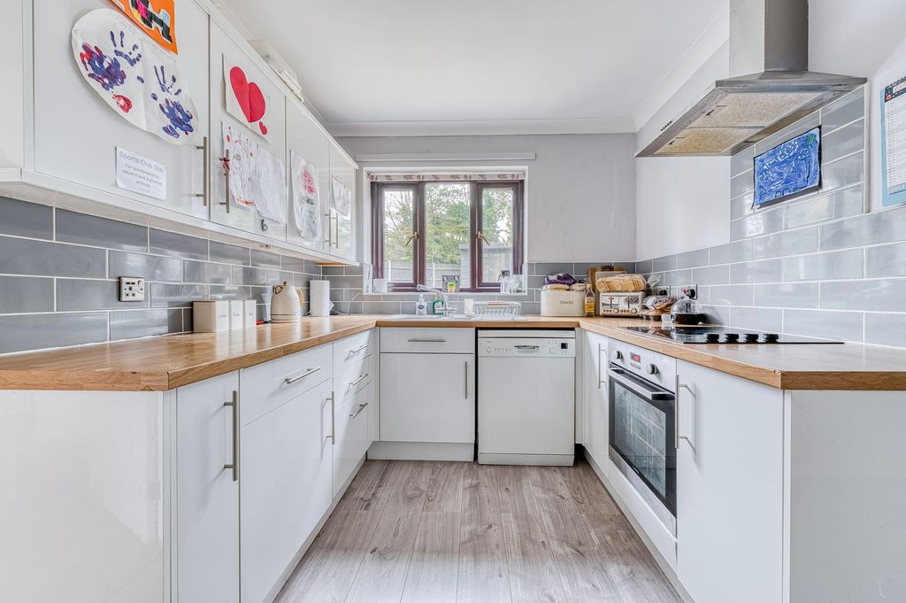 Property photo 3 of 23