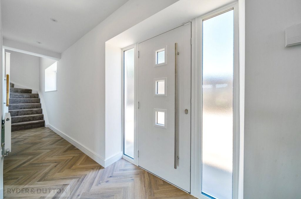 Property photo 3 of 31 Hallway