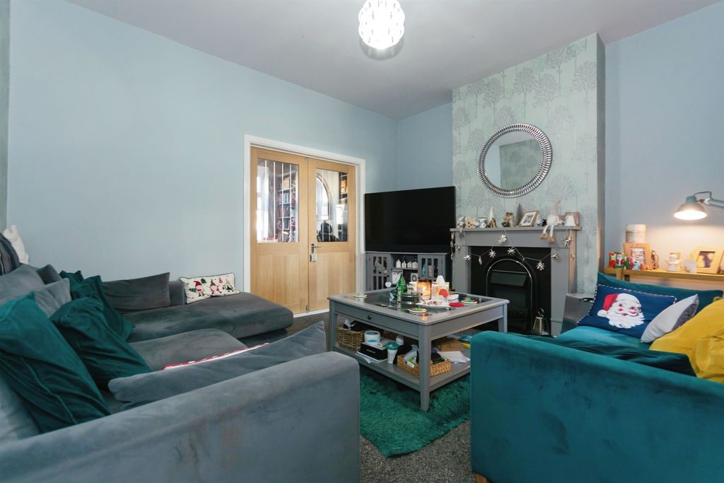 Property photo 3 of 37