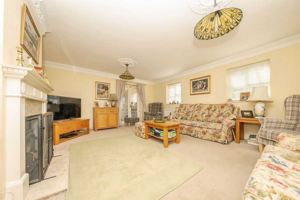 Property photo 2 of 23