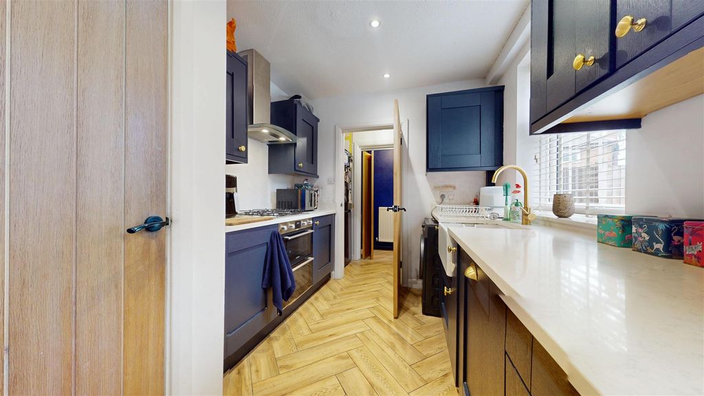 Property photo 3 of 28 Bishop Road Kitchen