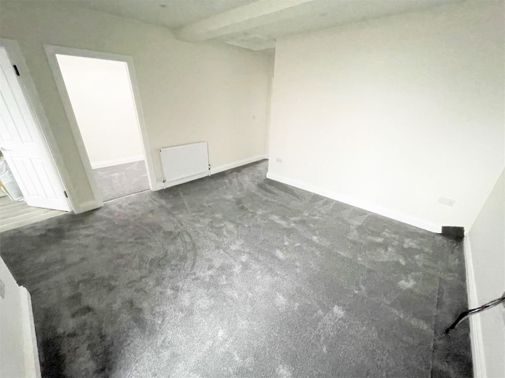 Property photo 3 of 8 Living.Jpg