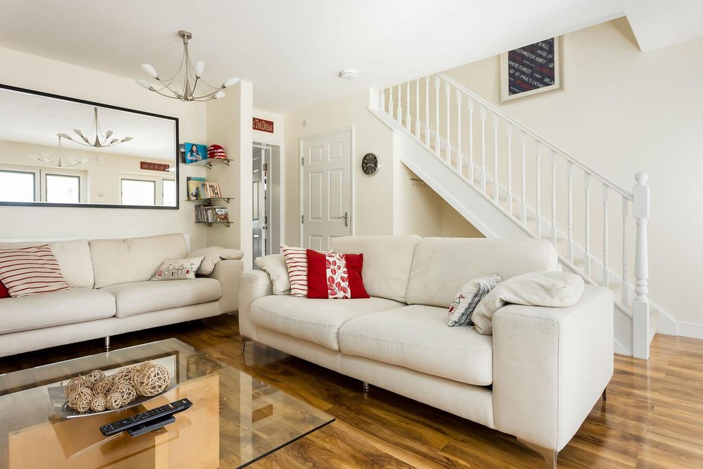 Property photo 3 of 22 2Broomhillway-Ph30_Web72.Jpg
