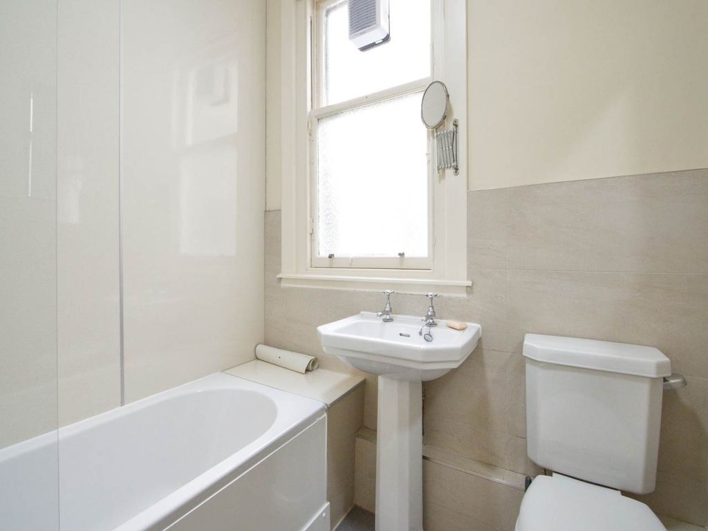 Property photo 3 of 20 39Learmonthgrove_0006