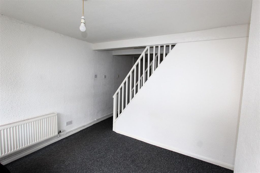 Property photo 3 of 11 2.Jpg