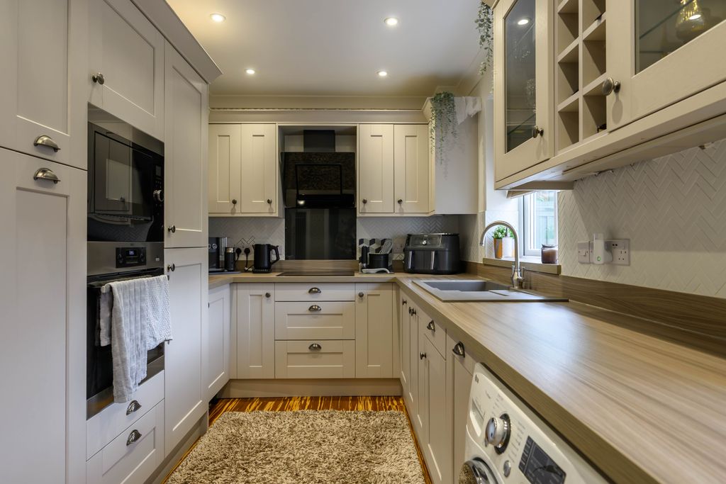 Property photo 3 of 18 Dsc_1262-Hdr-Edit