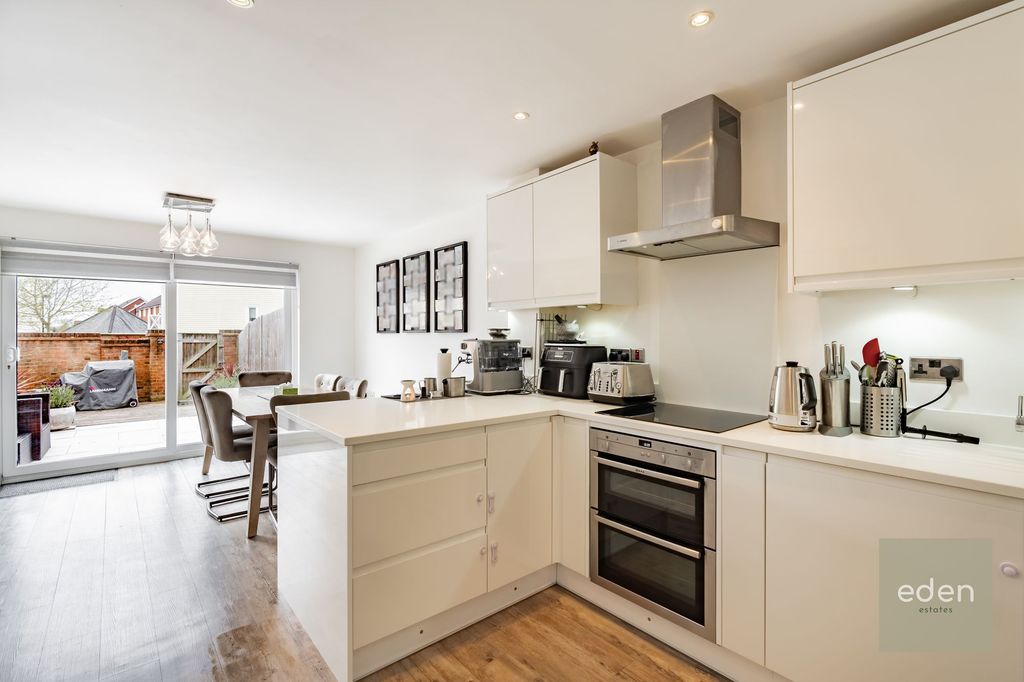 Property photo 2 of 25