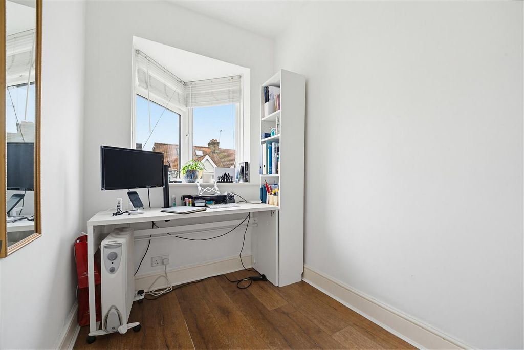Property photo 2 of 10 106 Drayton Bed 3.Jpg