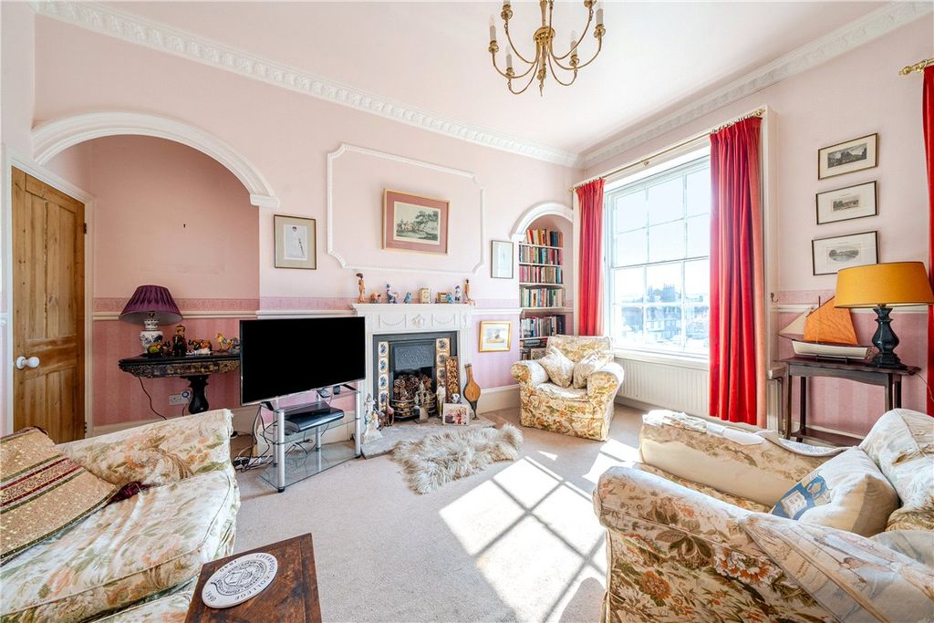 Property photo 3 of 15 Sitting Room
