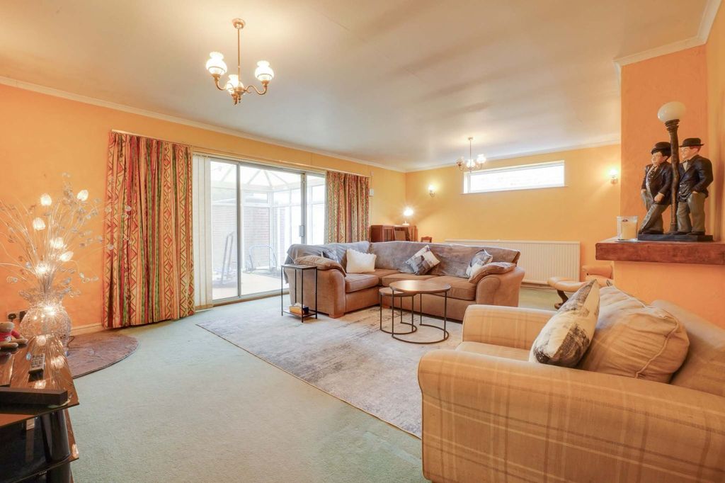 Property photo 2 of 33