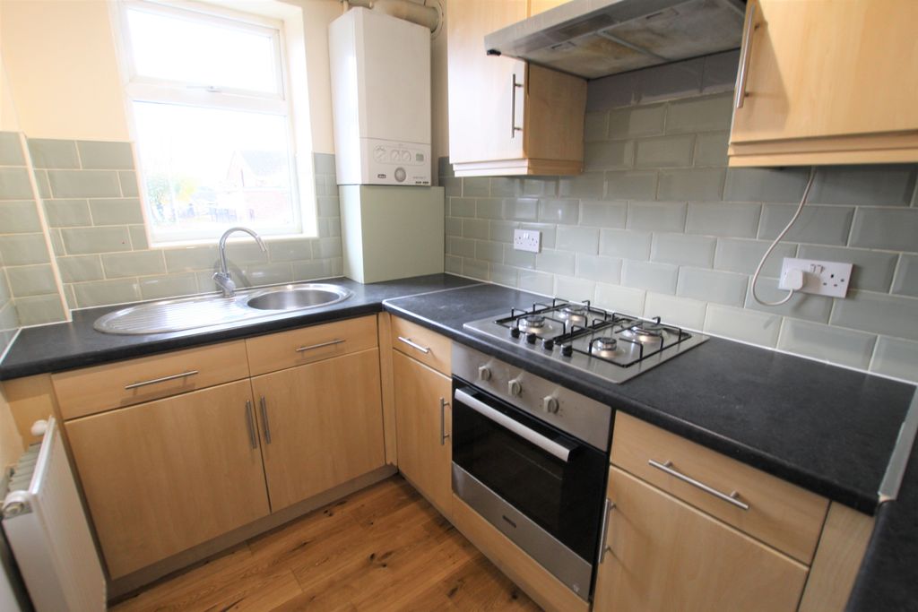 Property photo 2 of 7 Kitchen